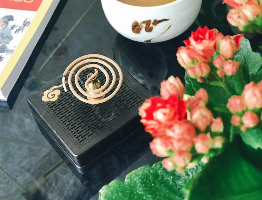 Cách sử dụng bột trầm hương đốt trên lư